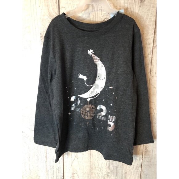 Kids Cat & Jack Gray Silver Happy New Year 2023 Shirt 5T and Socks - Picture 2 of 8